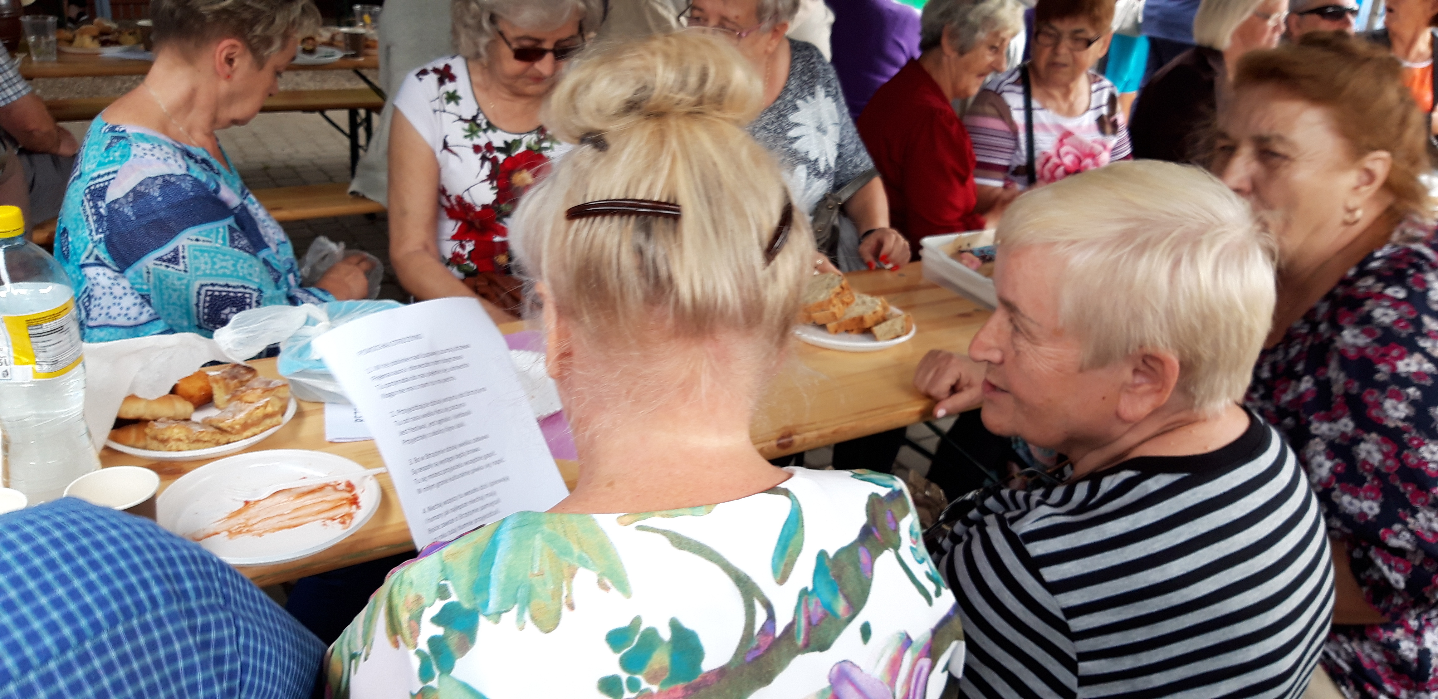 grupa uczestniczek spotkania rad seniorów